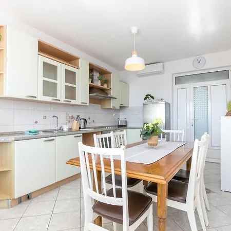 With Parking Space Zivogosce - Blato - Makarska - 22253 Podgora (Split-Dalmatia)
