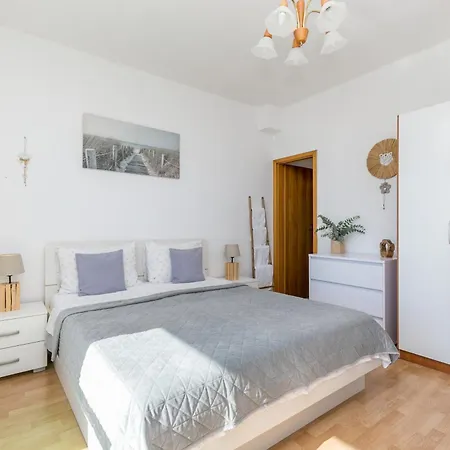 With Parking Space Zivogosce - Blato, Makarska - 22253 Podgora (Split-Dalmatia)